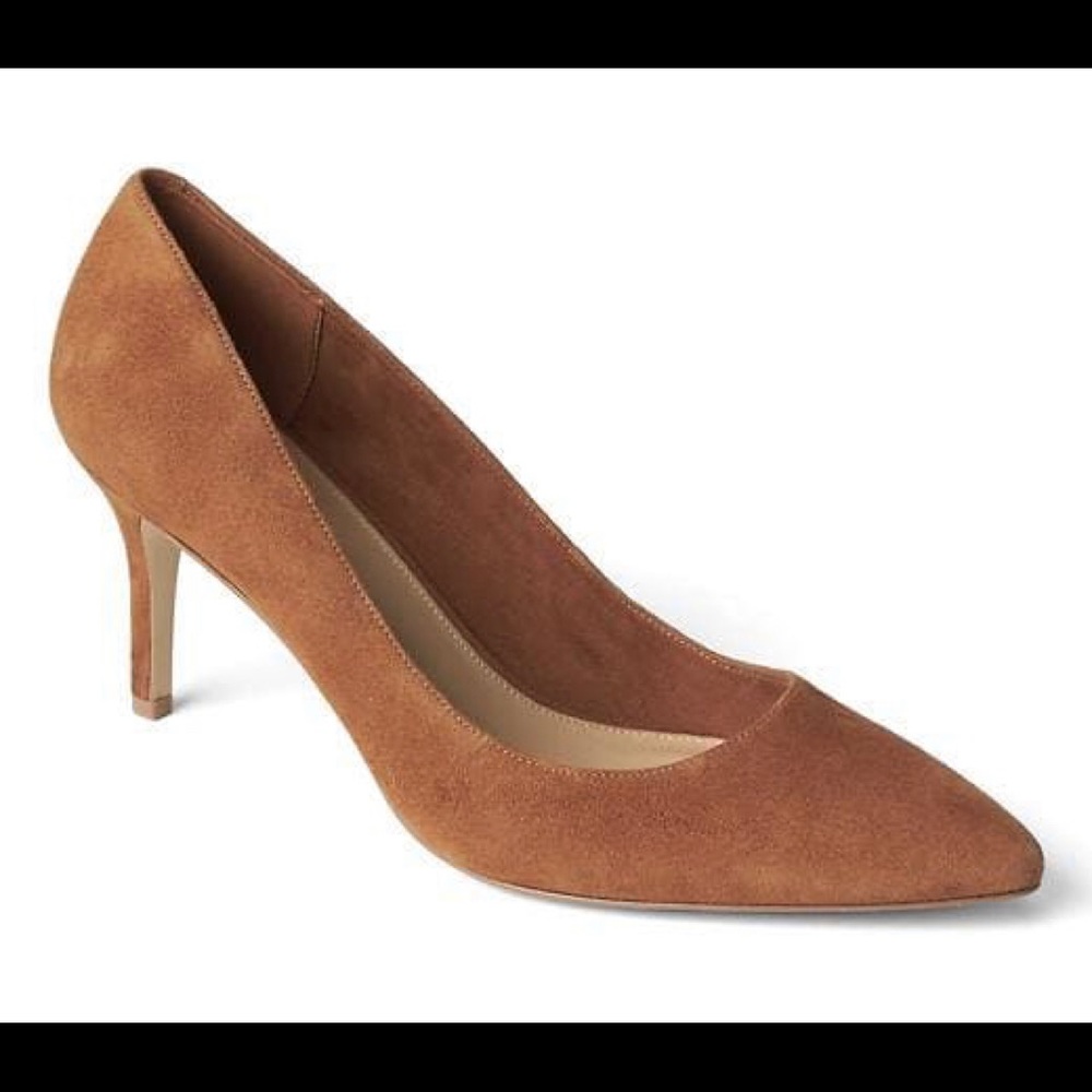 Gap classic suede pump